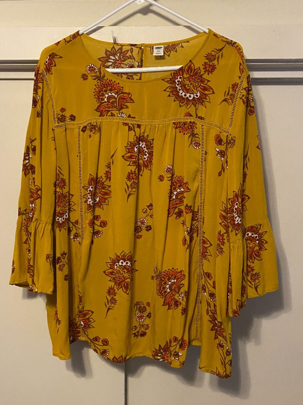 Old Navy, gold & rust Boho blouse w/open designs, size XXL